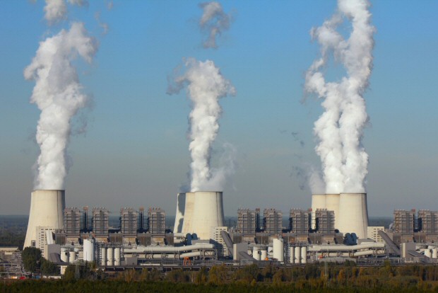 Das Braunkohlekraftwerk Jänschwalde verursacht alleine rund drei Prozent der energiebedingten Kohlendioxidemissionen in Deutschland