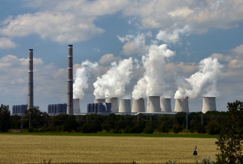 Das Grundlast-Braunkohlekraftwerk im brandenburgischen Jänschwalde verursacht alleine knapp 3 % der deutschen Kohlendioxidemissionen